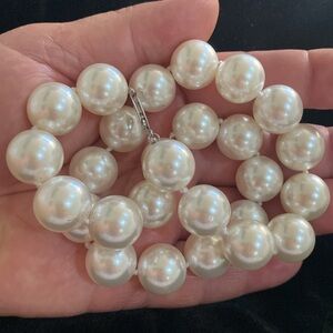 Faux pearl necklace 1/2” big 16” long knotted heavy white beaded necklace